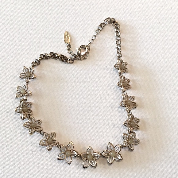 Coldwater Creek Flower gold necklace - Picture 2 of 5